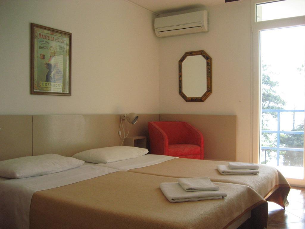 Adria Beach Guest House Novi Vinodolski Zimmer foto