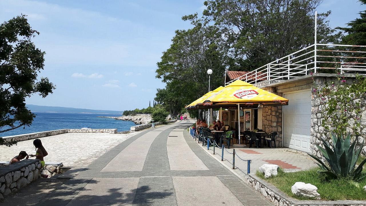 Adria Beach Guest House Novi Vinodolski Exterior foto